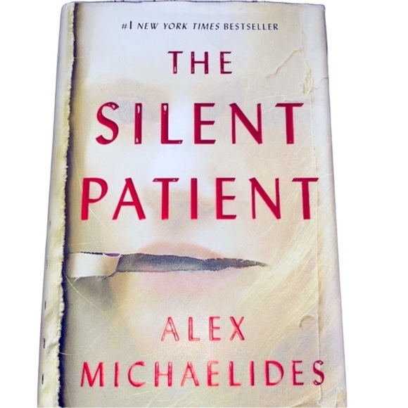 The Silent Patient hardback book by Alex Michaelides - Picture 1 of 8